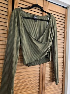Planet Heart Ribbed Draped Long Sleeve Top in Green Size Large